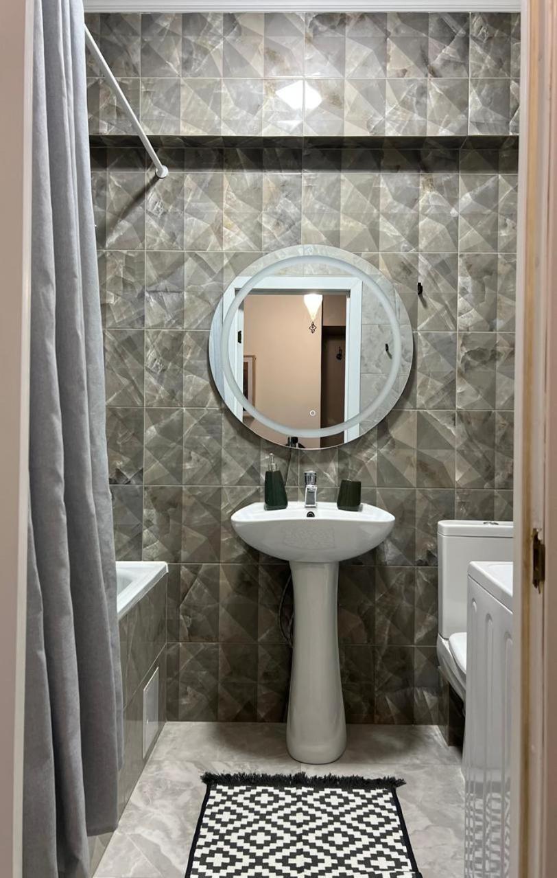 Eastern Style In Golden Square! Apartment