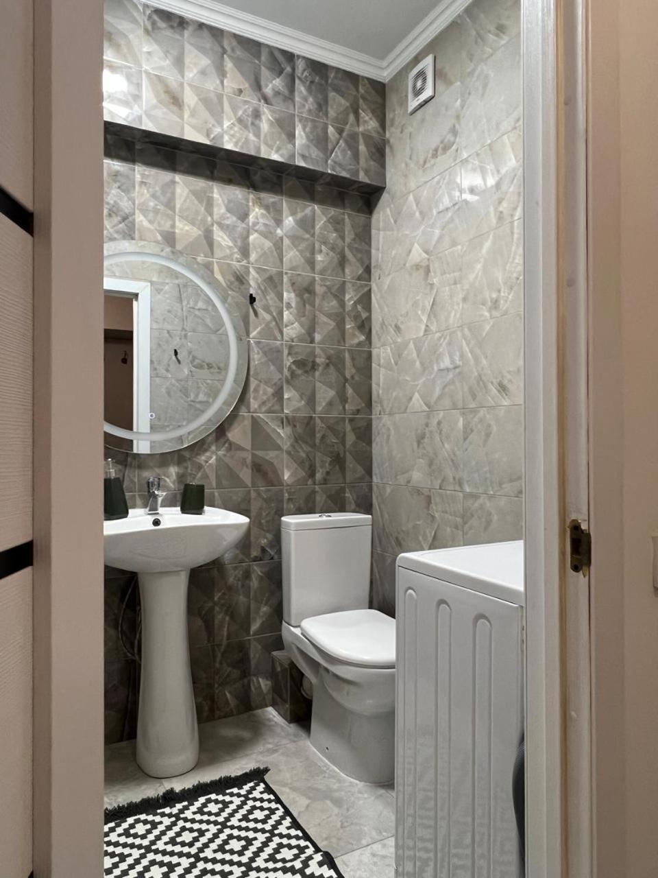 Apartment Eastern Style In Golden Square! *