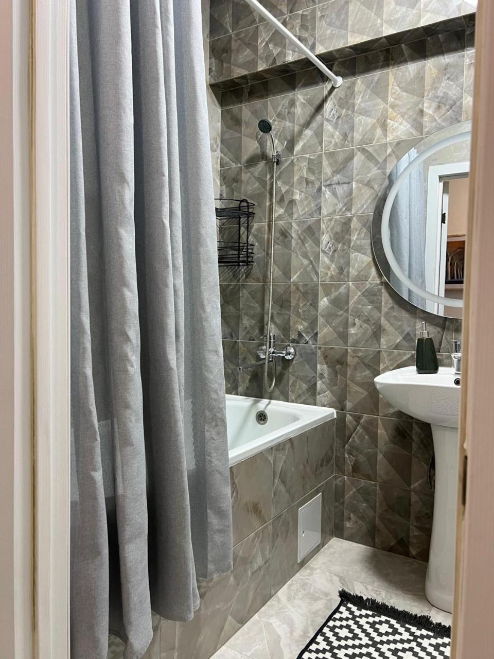 Eastern Style In Golden Square! Apartment *