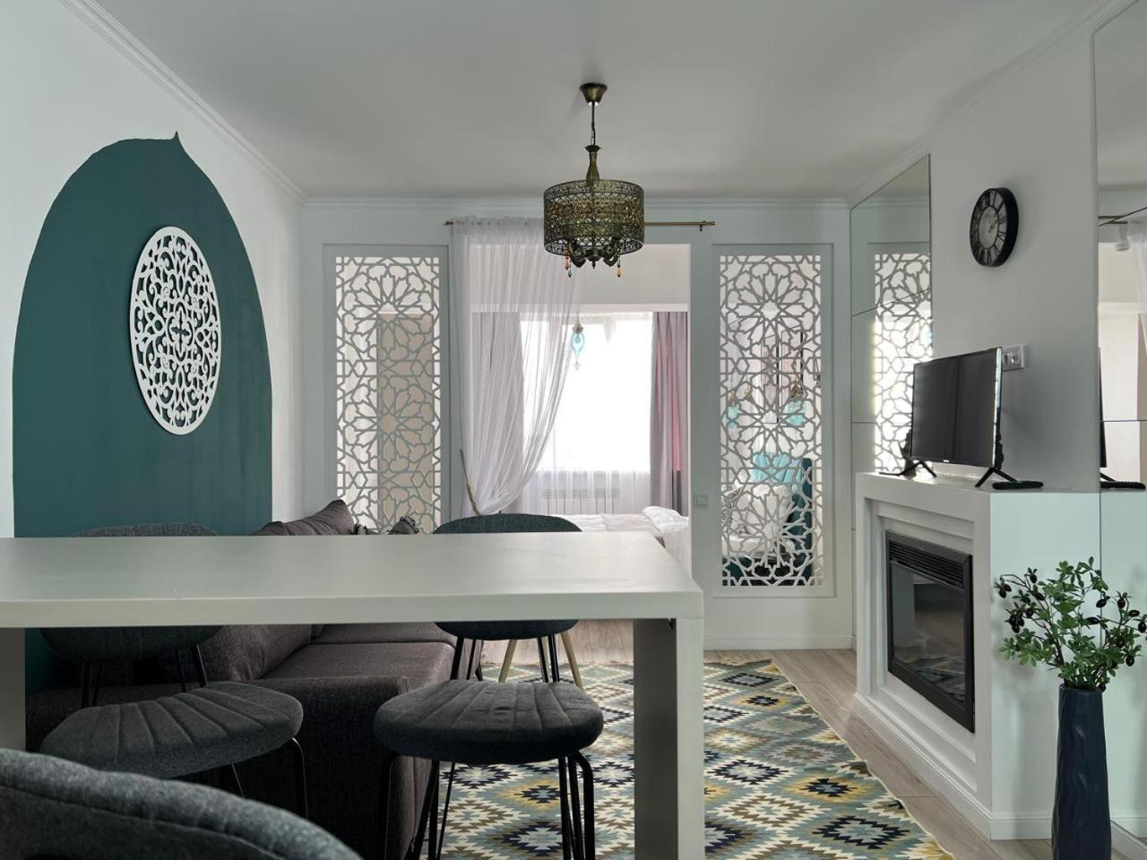 Eastern Style In Golden Square! Apartment *